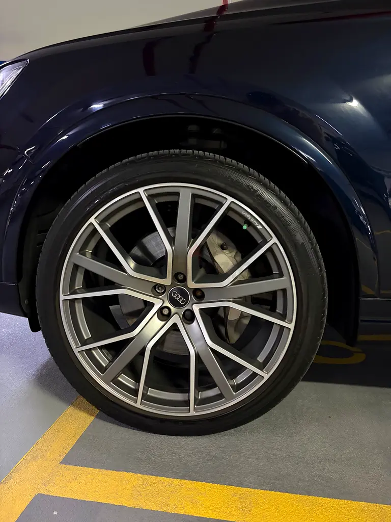 2018 Audi Q7 45 TFSI Quattro | GCC Spec | High Spec | FSH | Just Serviced | 360 Camera - Image 5