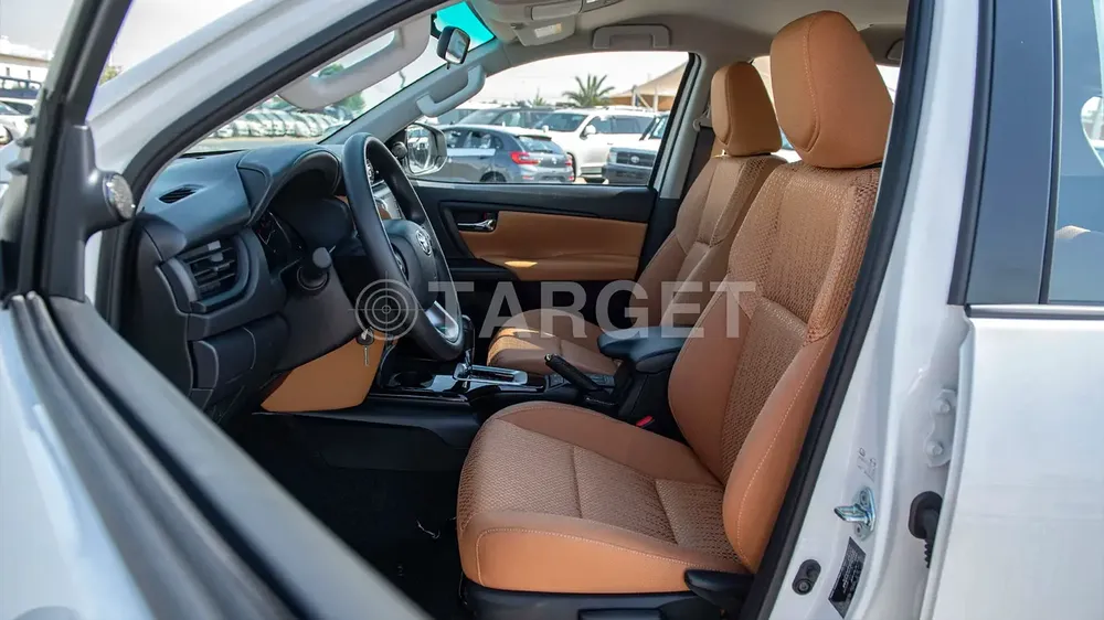2026 Toyota Fortuner EXR - GCC Specs -2.7 petrol Brand New! - Image 12