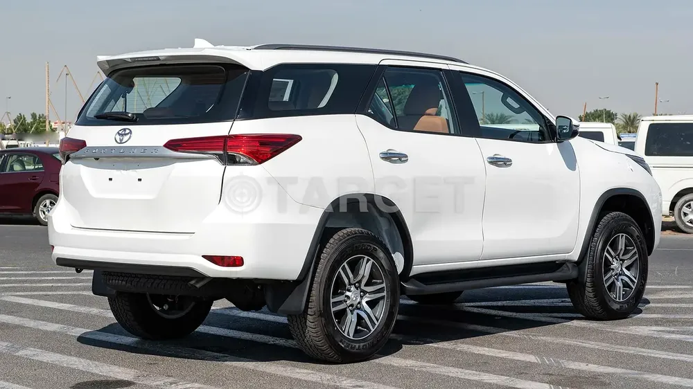 2026 Toyota Fortuner EXR - GCC Specs -2.7 petrol Brand New! - Image 4