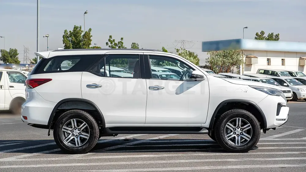 2026 Toyota Fortuner EXR - GCC Specs -2.7 petrol Brand New! - Image 6