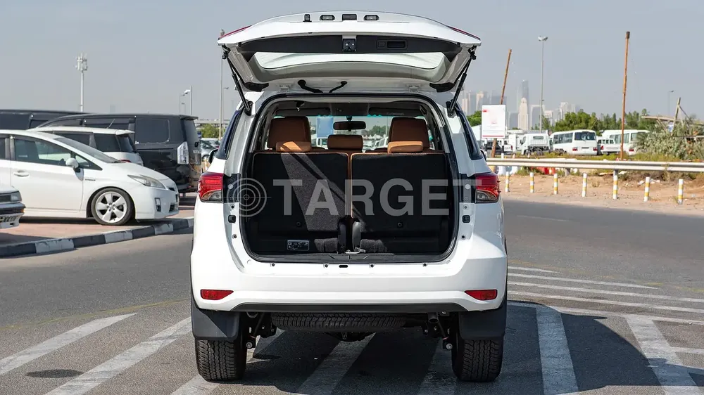 2026 Toyota Fortuner EXR - GCC Specs -2.7 petrol Brand New! - Image 7
