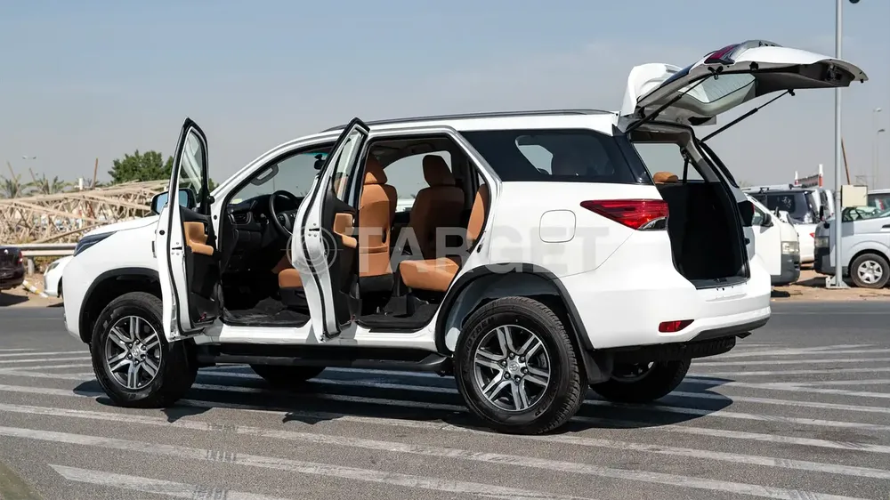 2026 Toyota Fortuner EXR - GCC Specs -2.7 petrol Brand New! - Image 9