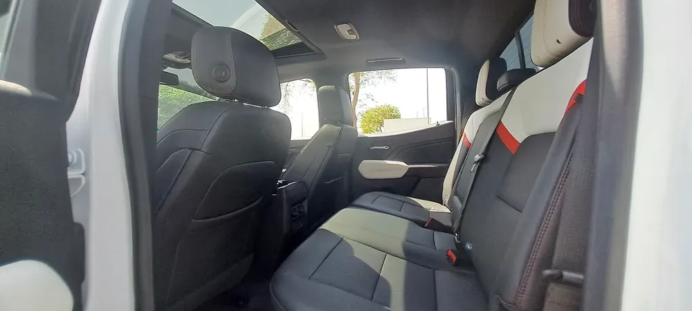 GMC CANYON AT4X 2024 GCC FREE SERVICE 60000 KM + WARRANTY 19-2-2028 AL GHANDI AUTOS - FULL OPTION - Image 10