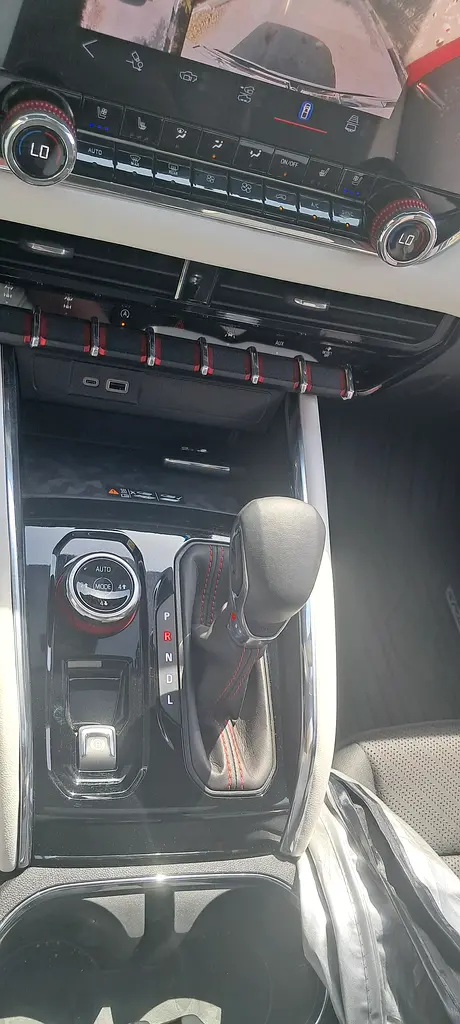 GMC CANYON AT4X 2024 GCC FREE SERVICE 60000 KM + WARRANTY 19-2-2028 AL GHANDI AUTOS - FULL OPTION - Image 18
