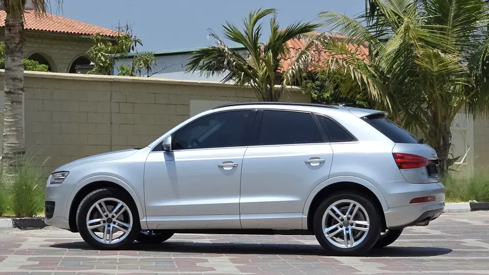 Like New Audi Q3 2.0 TFSI Quattro GCC Specs Full Service History Single Owner - Image 10