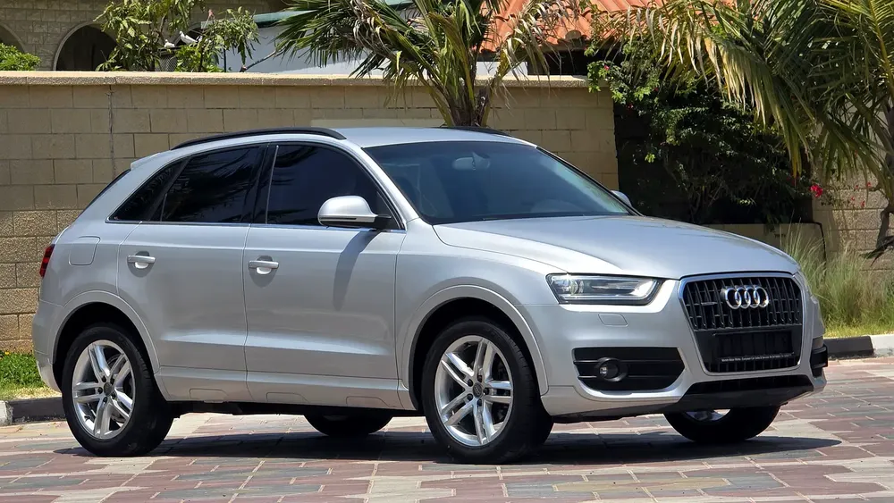 Like New Audi Q3 2.0 TFSI Quattro GCC Specs Full Service History Single Owner - Image 4