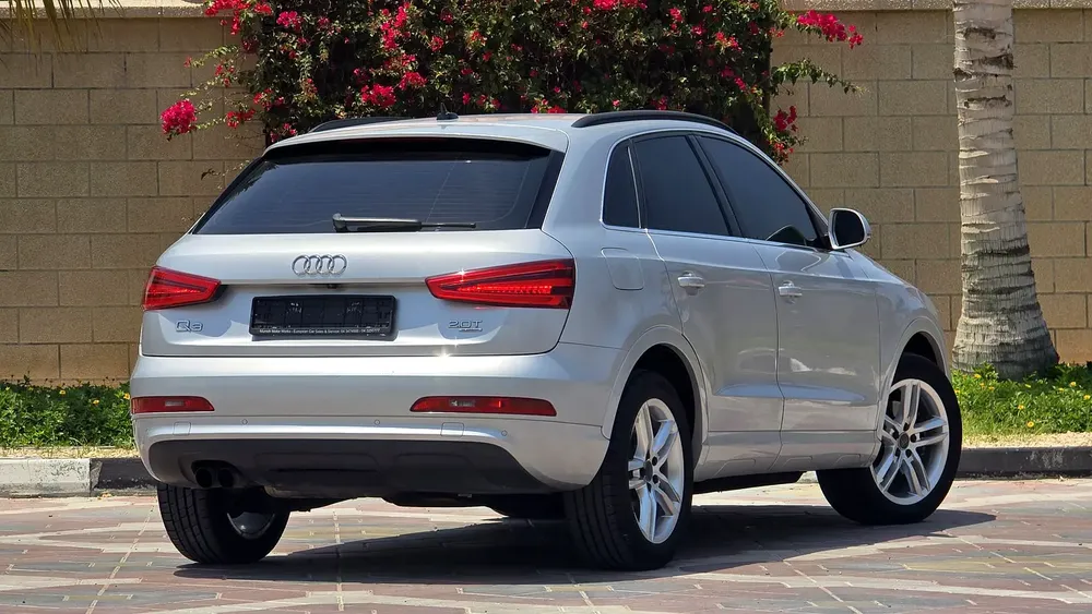 Like New Audi Q3 2.0 TFSI Quattro GCC Specs Full Service History Single Owner - Image 5