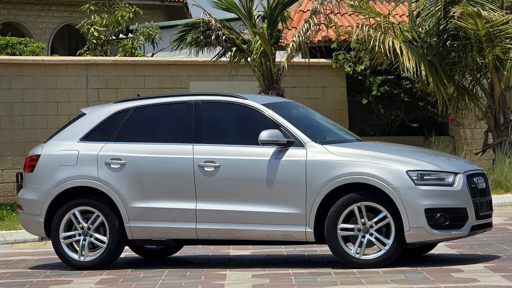 Like New Audi Q3 2.0 TFSI Quattro GCC Specs Full Service History Single Owner - Image 8