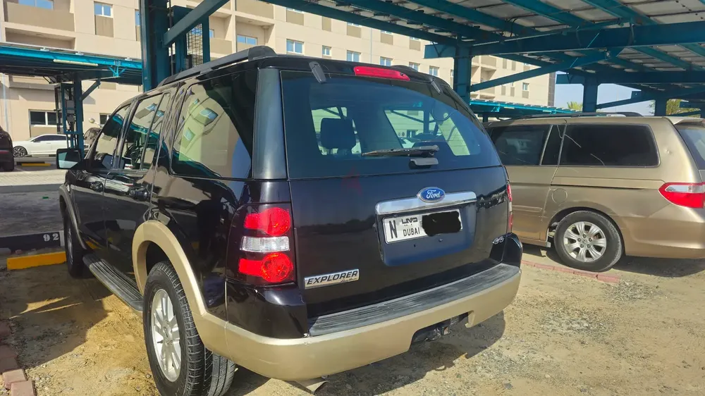 Well Maintained Ford Explorer Eddie Bauer 2010 | GCC Specs - Image 5