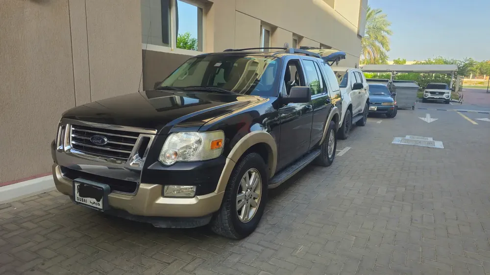 Well Maintained Ford Explorer Eddie Bauer 2010 | GCC Specs - Image 6