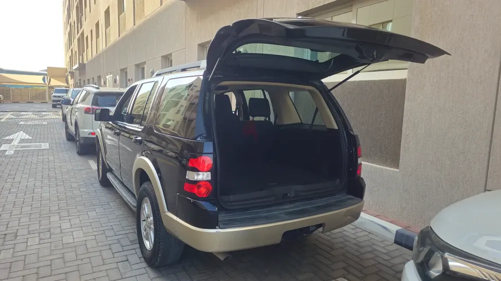 Well Maintained Ford Explorer Eddie Bauer 2010 | GCC Specs - Image 9