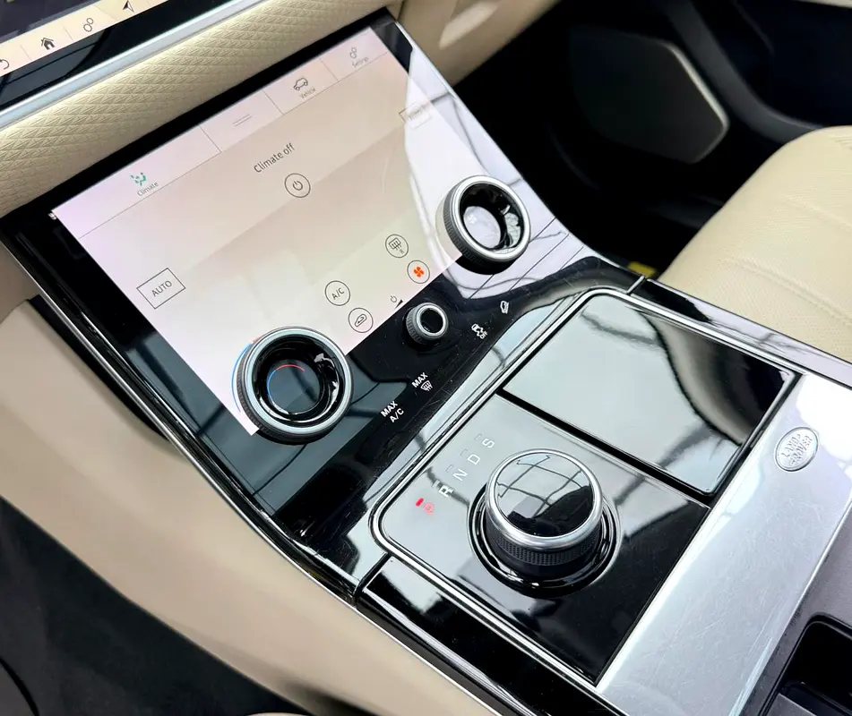 2020 Range Rover Velar P250 SE Dynamic, Warranty, Fully Loaded, Excellent Condition, GCC - Image 16