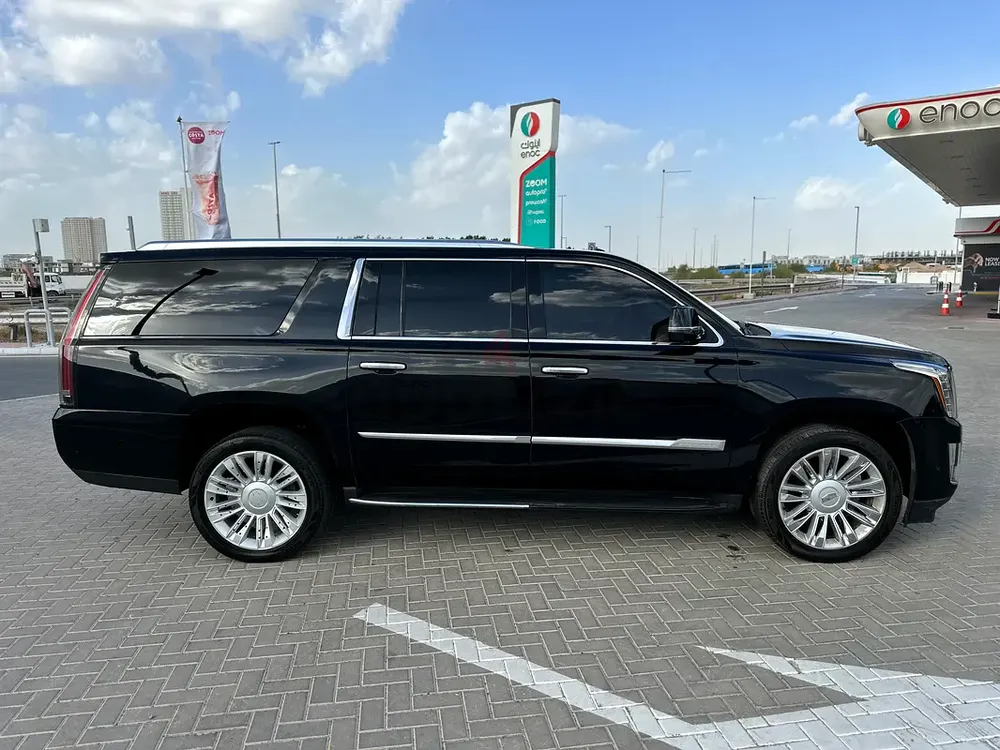 2020 Cadillac Escalade V8 6.2L, US import, clean title, top condition, 4x4 - Image 4