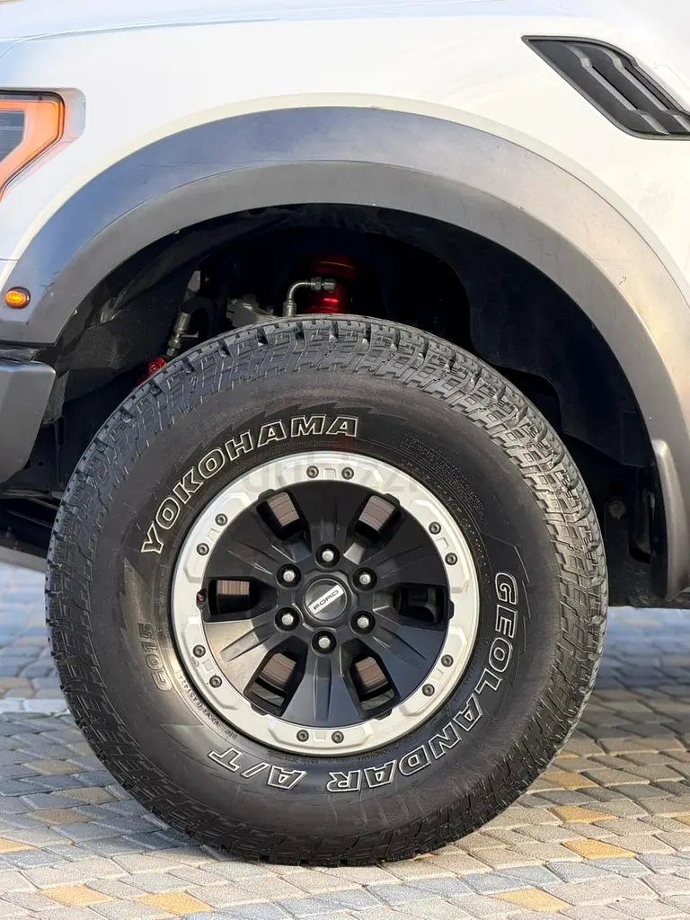 Ford F-150 Raptor 2018 - GCC Specs - Perfect Condition - Image 4