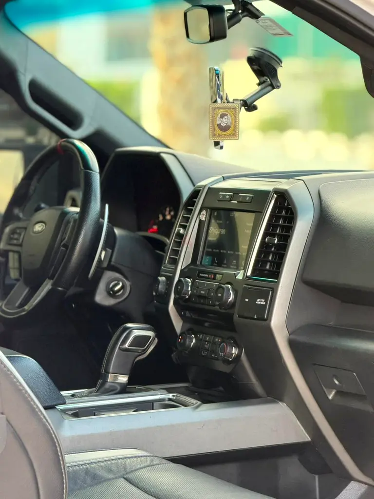 Ford F-150 Raptor 2018 - GCC Specs - Perfect Condition - Image 6