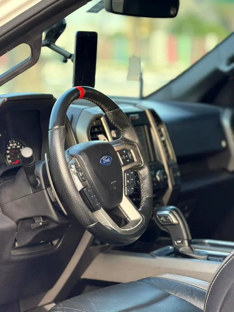 Ford F-150 Raptor 2018 - GCC Specs - Perfect Condition - Image 7