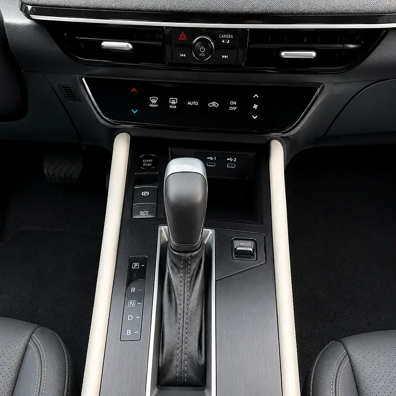 Nissan Kicks SV Plus |  2025  | GCC Specs | panaromic | Bose Audio speaker | Blind spot - Image 13