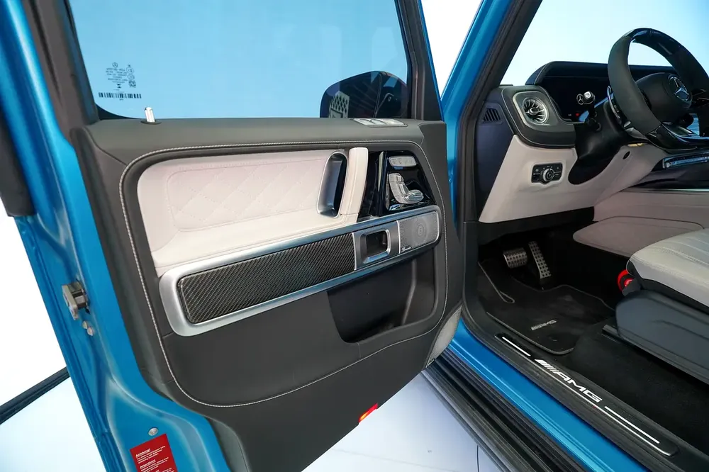 DEALER WARRANTY + SERVICE | CARBON EXTERIOR | NIGHT PLUS PACKAGE | REAR ENTERTAINMENT | GCC - Image 6