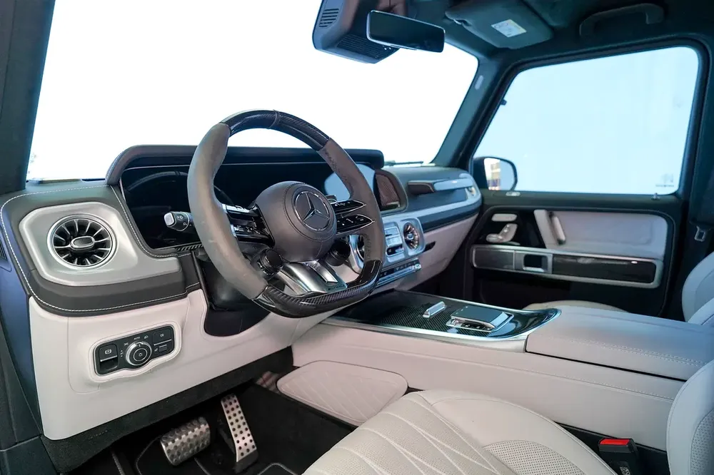 DEALER WARRANTY + SERVICE | CARBON EXTERIOR | NIGHT PLUS PACKAGE | REAR ENTERTAINMENT | GCC - Image 7