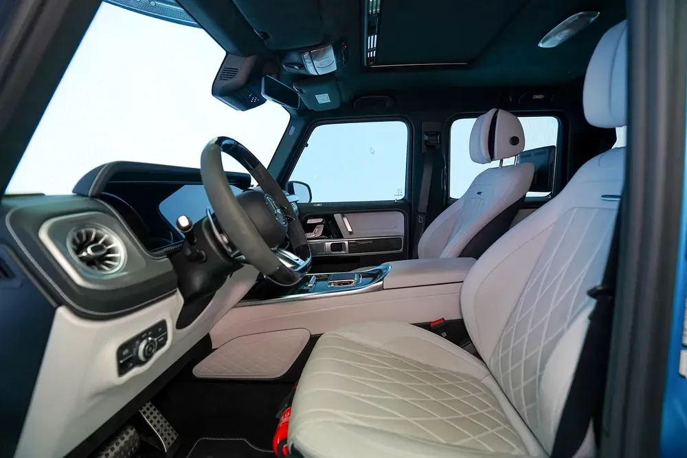 DEALER WARRANTY + SERVICE | CARBON EXTERIOR | NIGHT PLUS PACKAGE | REAR ENTERTAINMENT | GCC - Image 9