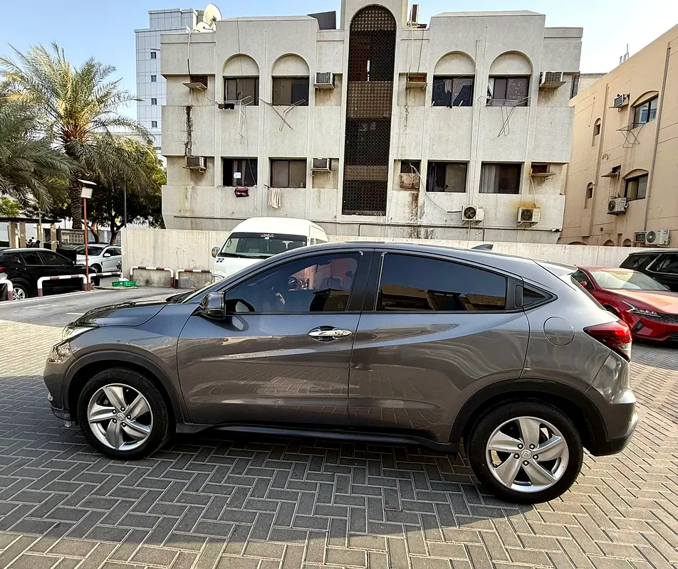 Full option, Gcc specs lady driven 2019 Honda HRV - Image 5