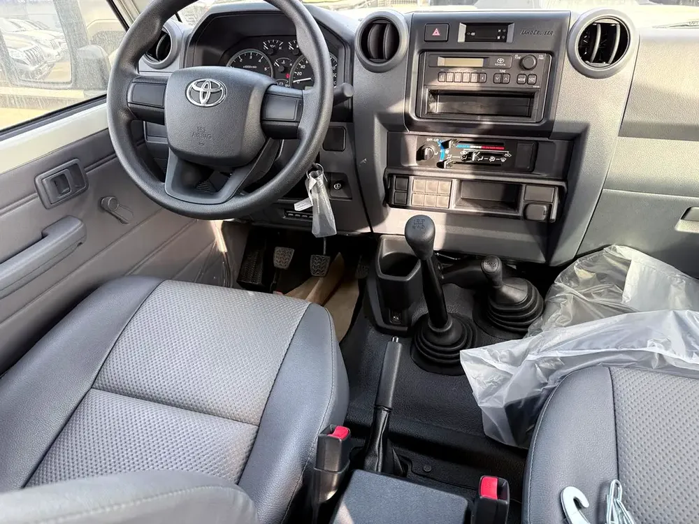 Toyota LC79 Pickup 4.2L 2025 DC MT White Diesel (Export Only) - Image 12