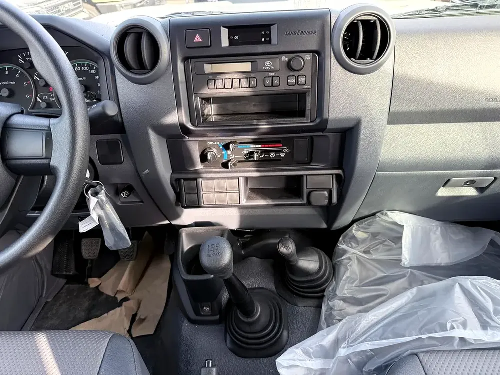 Toyota LC79 Pickup 4.2L 2025 DC MT White Diesel (Export Only) - Image 14