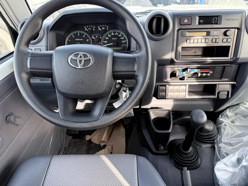 Toyota LC79 Pickup 4.2L 2025 DC MT White Diesel (Export Only) - Image 15