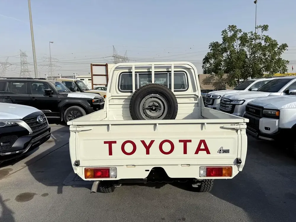 Toyota LC79 Pickup 4.2L 2025 DC MT White Diesel (Export Only) - Image 4