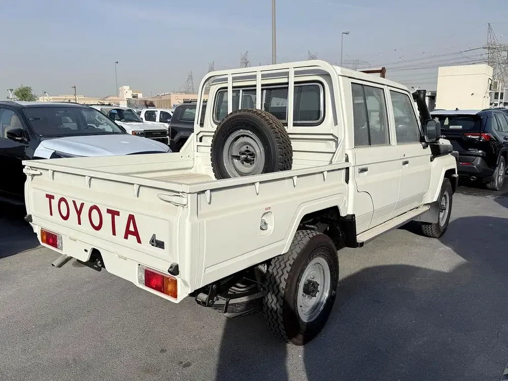 Toyota LC79 Pickup 4.2L 2025 DC MT White Diesel (Export Only) - Image 5