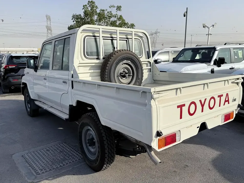 Toyota LC79 Pickup 4.2L 2025 DC MT White Diesel (Export Only) - Image 6