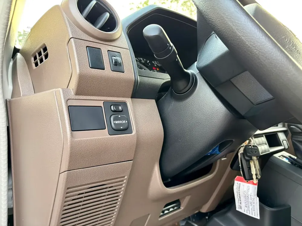 2025 Toyota Land Cruiser 70 Series LC 79 Base - GCC Specs - Brand New - Image 10