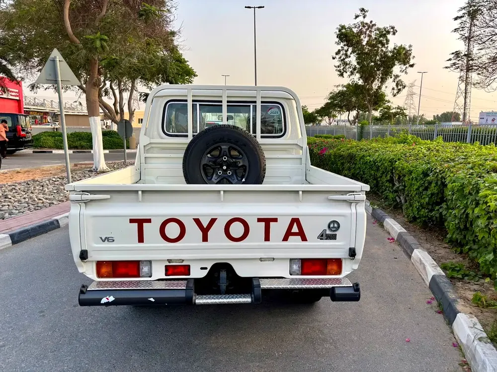 2025 Toyota Land Cruiser 70 Series LC 79 Base - GCC Specs - Brand New - Image 5