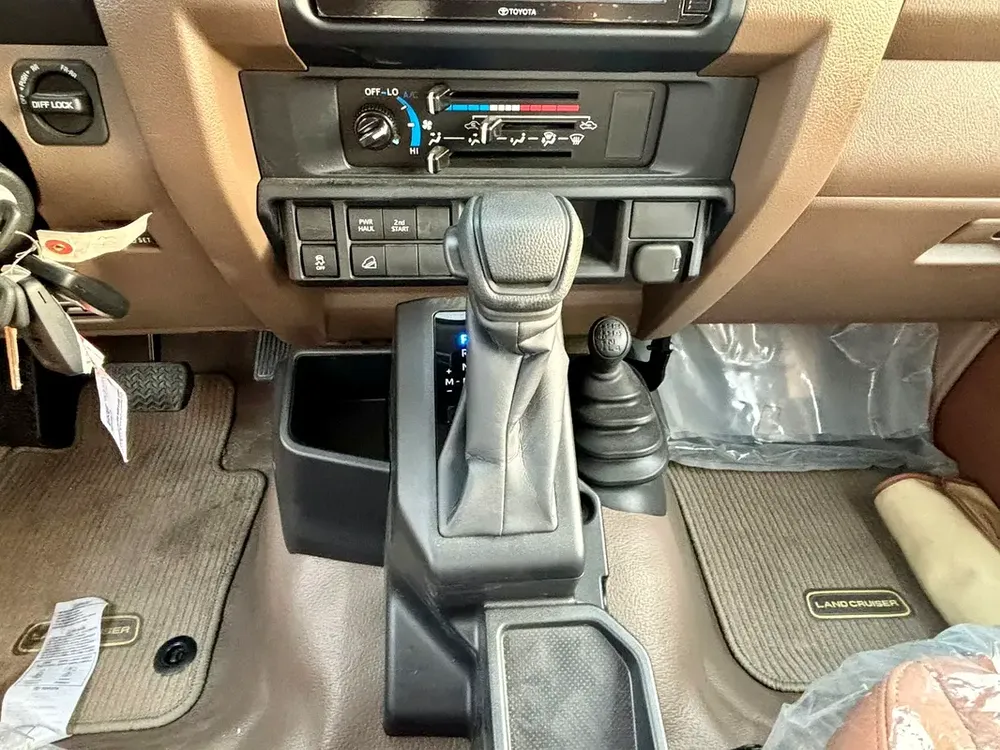 2025 Toyota Land Cruiser 70 Series LC 79 Base - GCC Specs - Brand New - Image 9