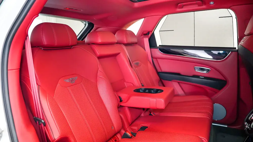 Bentayga V8 | AED 10,330 PM | Carbon Fibre Package | Ramadan Offer - Image 8