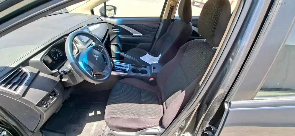 2022 Mitsubishi Xpander GLX | GCC Specs | Low Mileage | Family 7-Seater - Image 6
