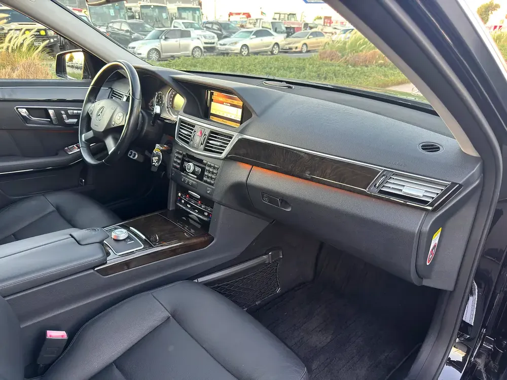 Mercedes-Benz E350 low Kilometer Auction Grade 4/B - Image 11