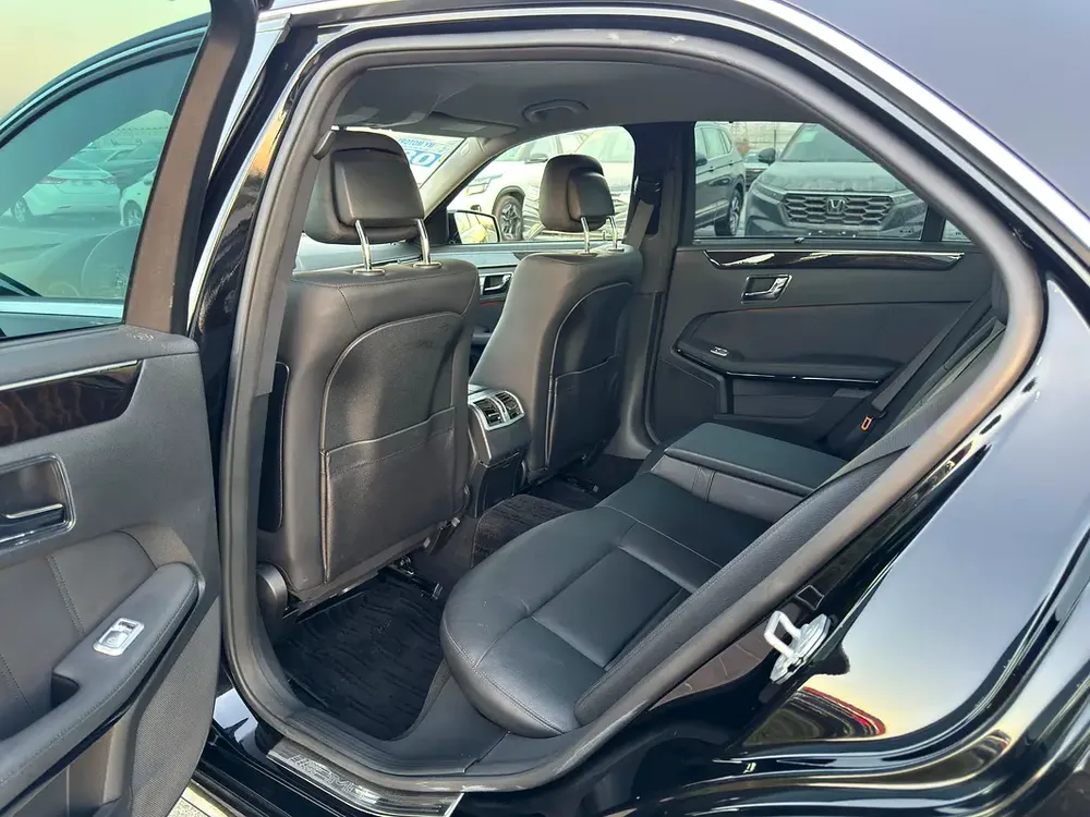 Mercedes-Benz E350 low Kilometer Auction Grade 4/B - Image 14