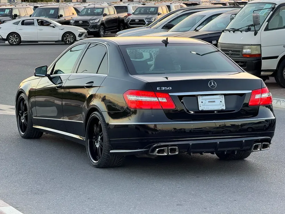 Mercedes-Benz E350 low Kilometer Auction Grade 4/B - Image 4