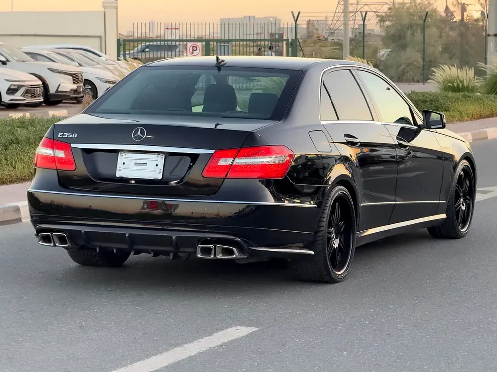 Mercedes-Benz E350 low Kilometer Auction Grade 4/B - Image 5