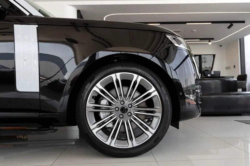 Range Rover Vogue | HSE P530 | Black Edition | GCC Specs | 2026  | ( EXPORT) - Image 8