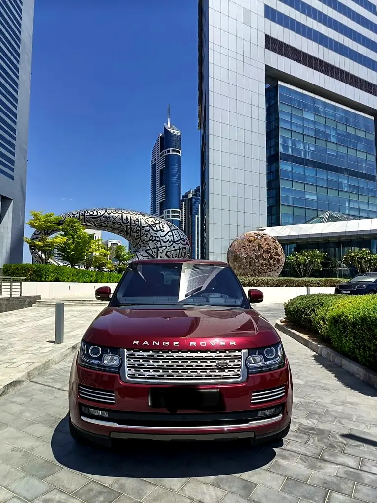 2017 Range Rover, Vogue SE, Supercharged, very low km, service contract - Image 4