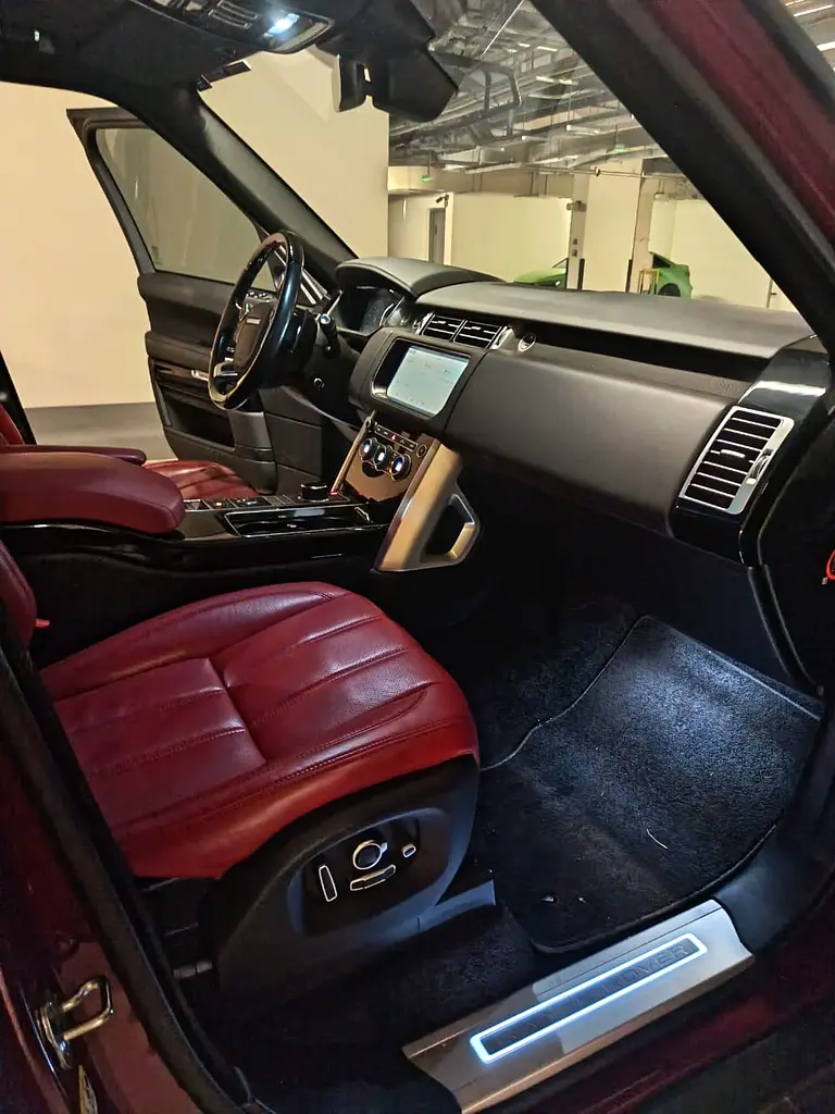 2017 Range Rover, Vogue SE, Supercharged, very low km, service contract - Image 6