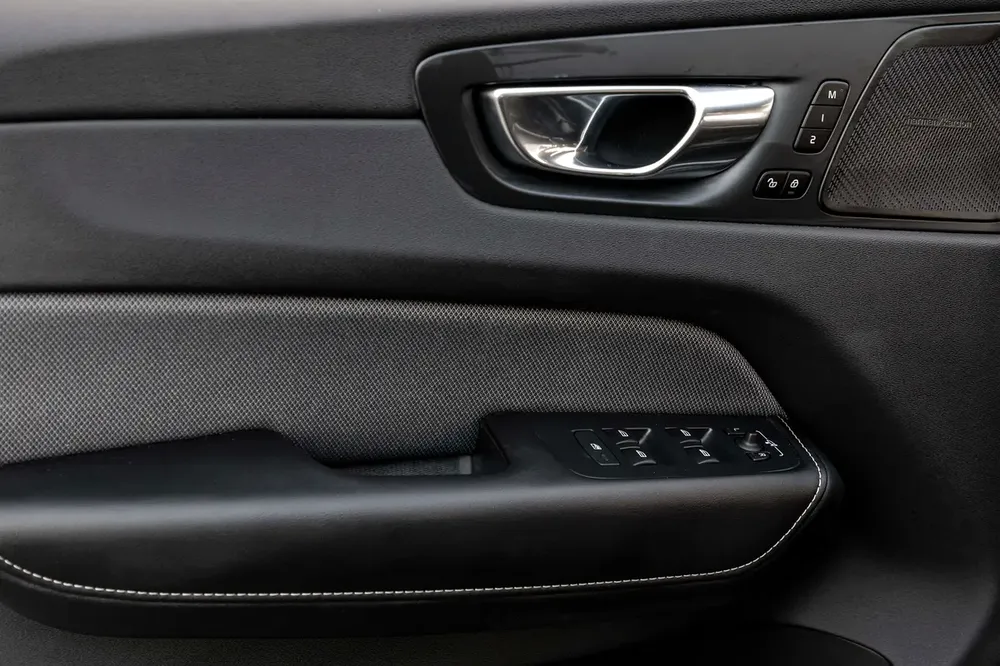 2,057 P.M |  XC60 B5 R-Design | 0% Downpayment | 2027 VOLVO WARRANTY! - Image 13