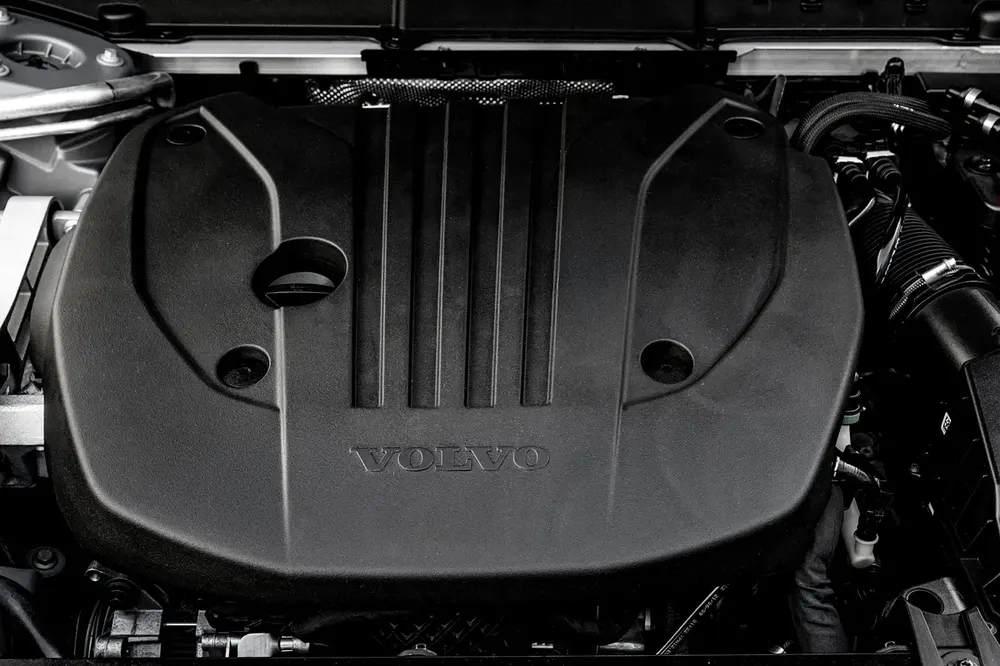 2,057 P.M |  XC60 B5 R-Design | 0% Downpayment | 2027 VOLVO WARRANTY! - Image 14