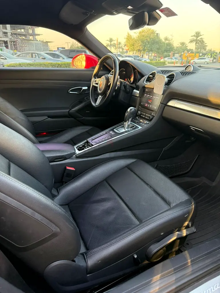 2017 Porsche 718 Cayman S - GCC Specs - Excellent Condition! - Image 4