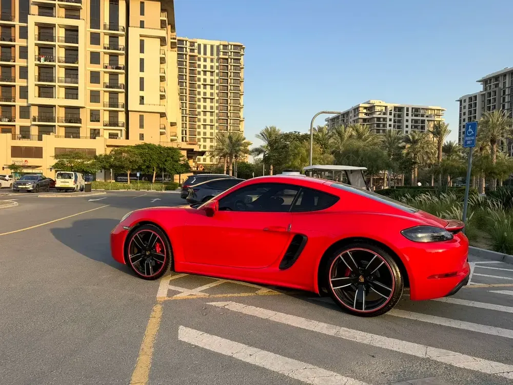 2017 Porsche 718 Cayman S - GCC Specs - Excellent Condition! - Image 9