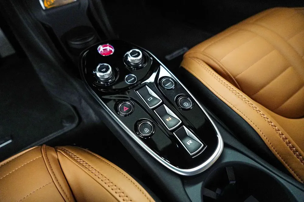 2025 MCLAREN GTS 60TH ANNIVERSARY EDITION / GCC / PANORAMIC / DEALER WARRANTY - Image 11