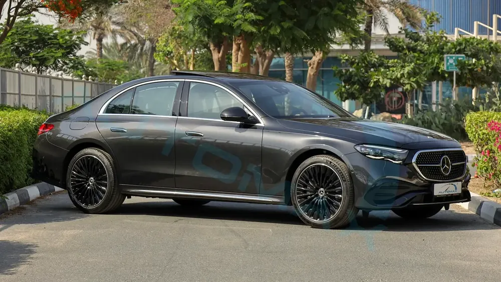 ( 5 Years Warranty At Official Dealer ) 2026 Mercedes-Benz E 300 AMG EQ Boost 2.0T RWD GCC 0Km - Image 4