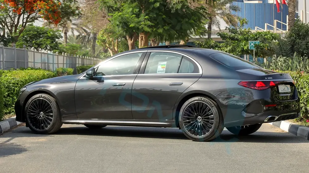 ( 5 Years Warranty At Official Dealer ) 2026 Mercedes-Benz E 300 AMG EQ Boost 2.0T RWD GCC 0Km - Image 5